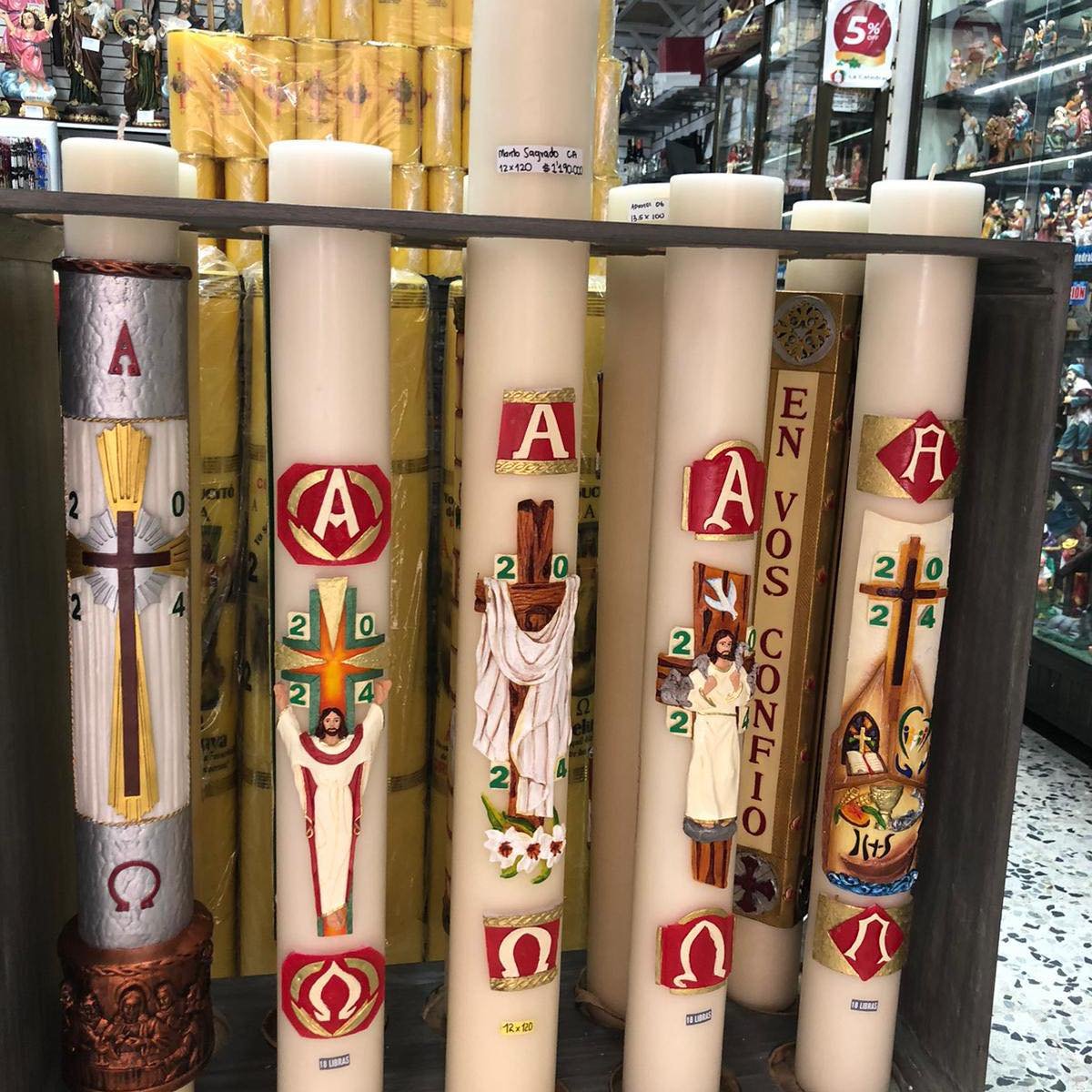 Encuentra todo lo que necesitas para tus prácticas espirituales: hierbas, amuletos, velas y más. ¡Todo lo esotérico en un solo lugar!