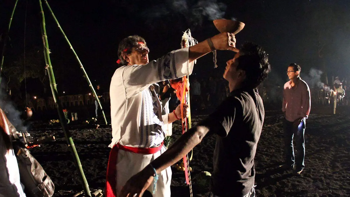 Accede a la sabiduría ancestral de la santería para sanar, proteger y atraer bendiciones. Ritualiza tu vida con la fuerza de los orishas.